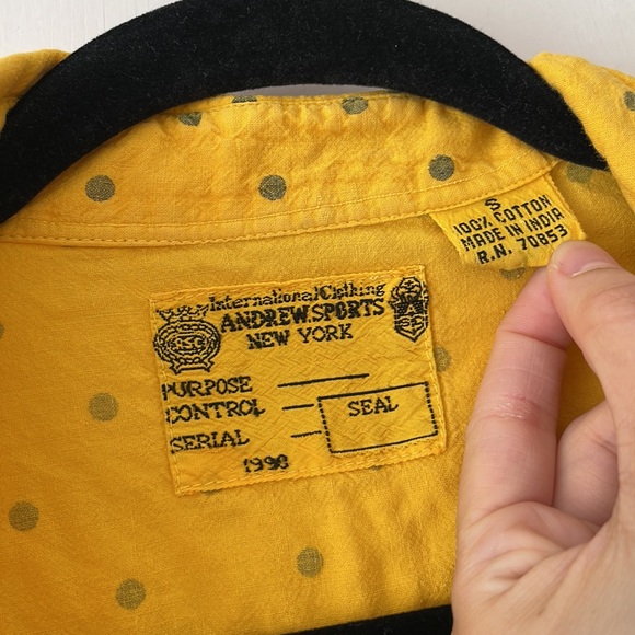 Vintage yellow polka dot button up - Picture 3 of 4